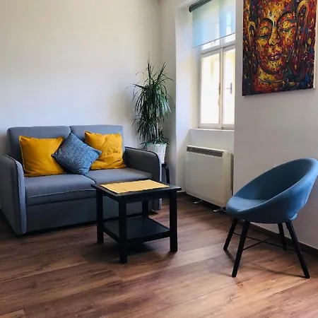 Cafe-cafe Apartment *