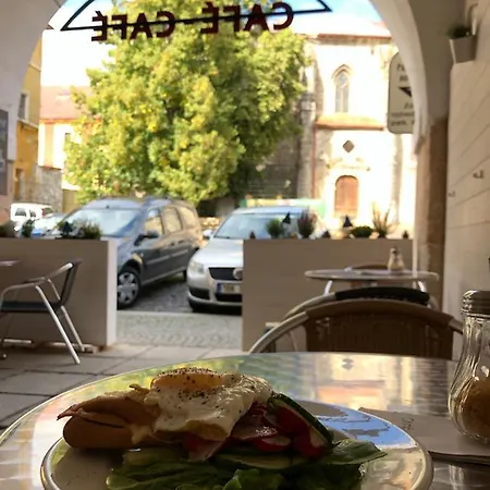 Cafe-cafe Apartment