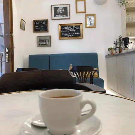 Cafe-cafe Apartment
