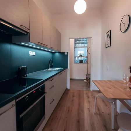 Cafe-cafe Apartment