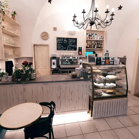 Cafe-cafe Apartment